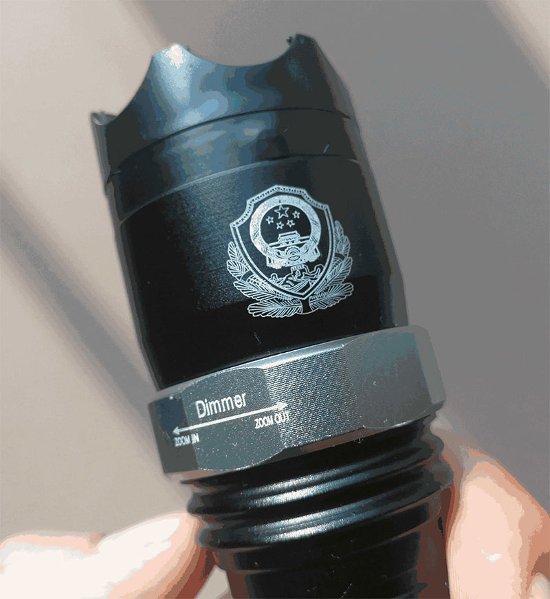 黑鹰HY-T10型特警高压电棍调焦展示